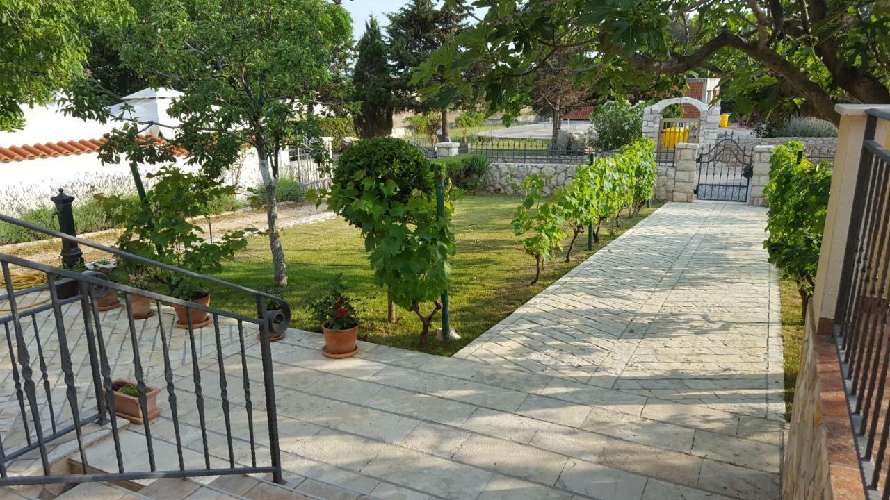 Holiday House Lavanda Врси Экстерьер фото